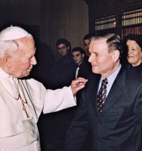 Le pape Jean-Paul II reçoit Gildas Le Bideau à Rome